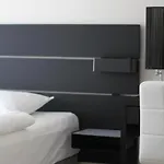 Super Hotel,
