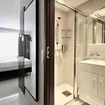 Super Hotel,