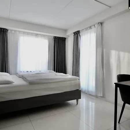 Super Hotel, Hotel