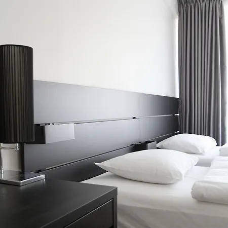 Super Hotel, Hotel