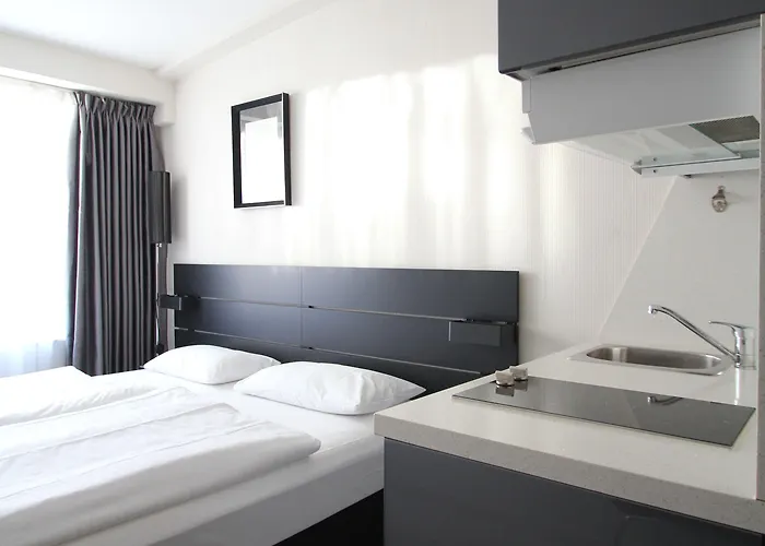 Super Hotel, Hotel 3*