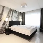 Super Hotel, 3*