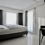Super Hotel, Hotel