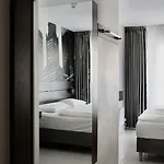 Super Hotel,