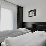 Super Hotel, Hotel