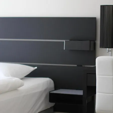 Super Hotel,