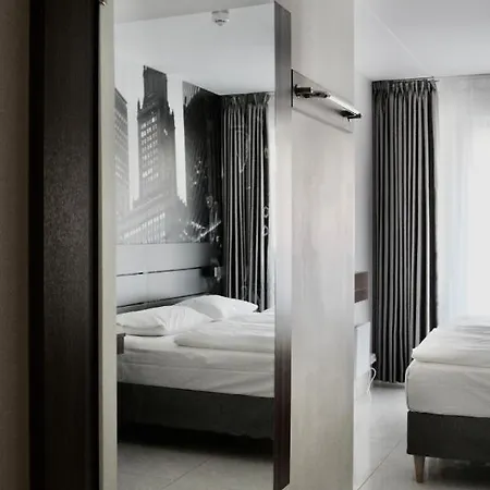 Super Hotel, Hotel 3*